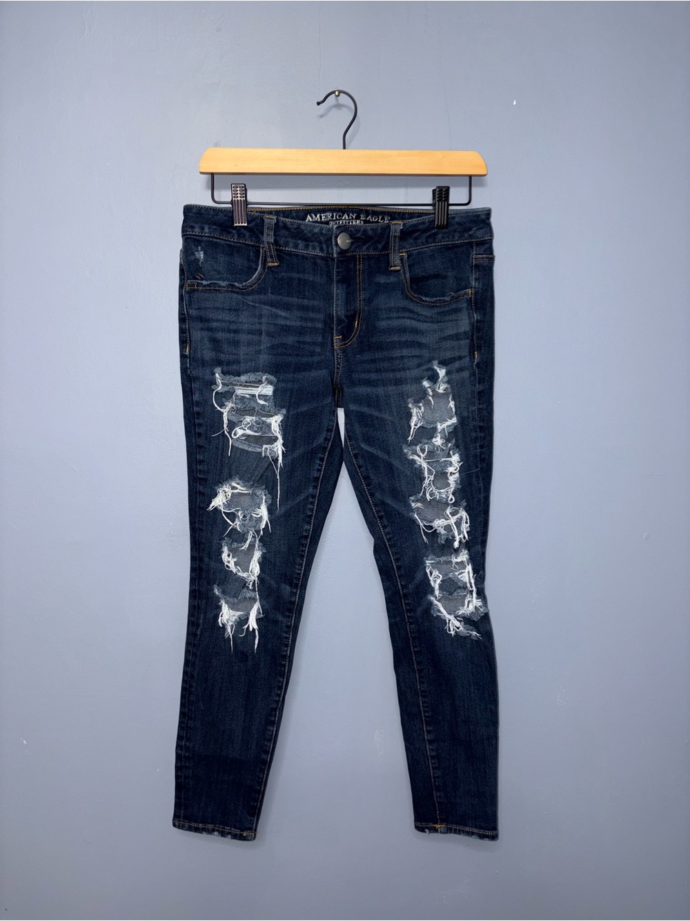 American Eagle • Distressed Jeans